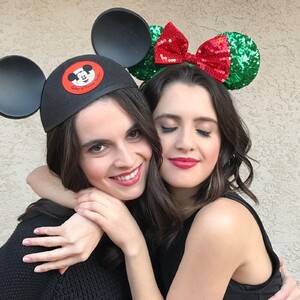 laura-marano-vanessa-marano-xmas.jpg