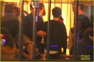 leonardo-dicaprio-tobey-maguire-dinner-with-austin-butler-78.jpg