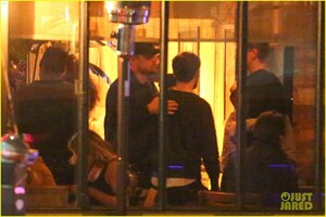 leonardo-dicaprio-tobey-maguire-dinner-with-austin-butler-85.jpg