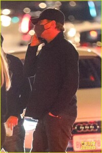 leonardo-dicaprio-tobey-maguire-kick-off-super-bowl-weekend-02.jpg