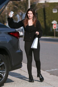 lily-aldridge-looks-chic-in-all-black-while-out-for-some-shopping-in-beverly-hills-california-010222_2.jpg