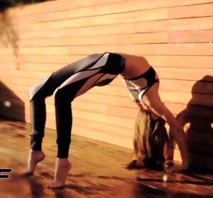 miranda_kerr_yoga_self8.jpg