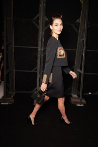 moschino-fsh-f22-054.thumb.jpg.d3e5c2e1023cf1c573da304e0137c4c3.jpg