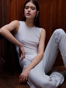 novembre_magazine_a-special-mm6-by-nicolas-coulomb-morgane-nicolas_5433.thumb.jpg.533fd4370f1e38caf213ce9b6886879b.jpg
