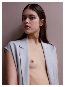 novembre_magazine_a-special-mm6-by-nicolas-coulomb-morgane-nicolas_5438.thumb.jpg.b18b25c6dbdaa2eca598573384a06974.jpg