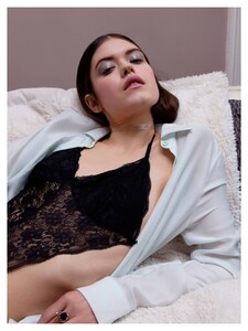 novembre_magazine_a-special-mm6-by-nicolas-coulomb-morgane-nicolas_5448.thumb.jpg.28d545d0bd1fbc85356649ac6b3171ca.jpg