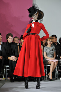 paris_hc_2010_dior_runway_434.thumb.jpg.7cd029d4cd5fb8464cfca808c54cf513.jpg