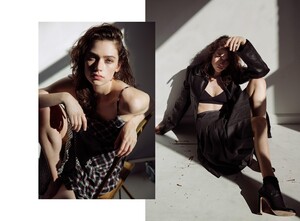 rebecca-munro-by-mario-zanaria8-1500x1105.thumb.jpg.360bae889a27ee08d4eb62d0e8619b40.jpg