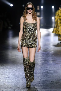 roberto-cavalli-aw22-0038-43a6d6.thumb.webp.4e5998a5f25796b8e62c2fdf34422780.webp