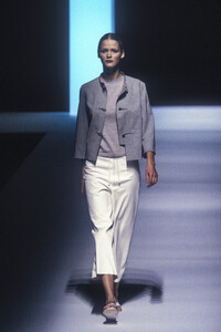 salvatore-ferragamo-ss-99-5.thumb.jpg.13339405baf5196f6e47f6ef2d85ae2b.jpg