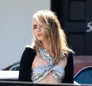 suki-waterhouse-photoshoot-09-21-2021-7.jpg