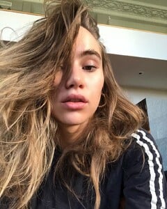 suki-waterhouse-social-media-04-20-2020-6.jpg