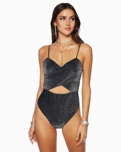 swim_2021_12_resort_c1121829_amalfionepiece_black_6130_5000x@2x.jpg