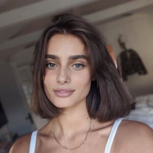 taylor-hill-cut-her-hair-instagram-photos-06-20-2020-3.jpg