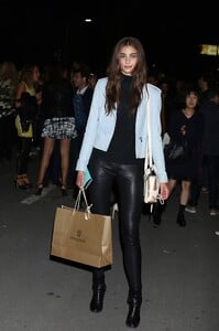 taylor-hill-seen-leaving-versace-ss2016-show002.jpg