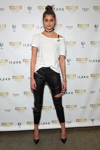 taylor_hill_attends_the_launch_of_behati_x_juicy_couture003.jpg