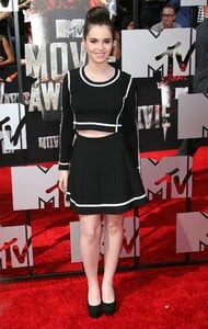 vanessa-marano-2014-mtv-movie-awards-in-los-angeles_1.jpg