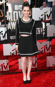 vanessa-marano-2014-mtv-movie-awards-in-los-angeles_2.jpg