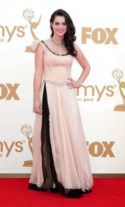 vanessa-marano-63rd-primetime-emmy-awards-02.jpg