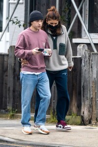 zendaya-and-tom-holland-out-in-london-01-23-2022-0.jpg