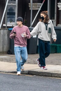 zendaya-and-tom-holland-out-in-london-01-23-2022-1.jpg