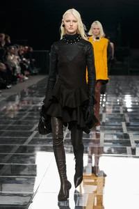 00029-givenchy-fall-2022-ready-to-wear-paris-credit-alessandro-lucioni-gorunway.thumb.webp.ca0c964fa9ce53f1fe6a979dc9e6b85a.webp