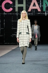 00030-chanel-fall-2022-ready-to-wear-paris-credit-gorunway.thumb.webp.78ffb04fe74df356838cea4e41ec9954.webp