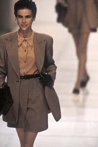 1010829254_GiorgioArmani1991WomenRTW54.thumb.jpg.c45f6623764a5c1d96bc50b44e72e763.jpg