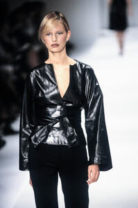 1011780970_MaxMara2001WomenRTW48.thumb.jpg.66a0931f6699977bb70694049c1796a5.jpg