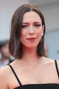 Rebecca+Hall+Suburbicon+Premiere+74th+Venice+B-8PrymLB9Ux.jpg