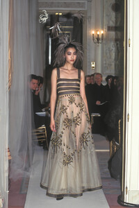 1029803589_Chanel1997HauteCouture5.thumb.jpg.67d99c3946d78201d49779586e0af427.jpg
