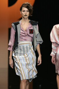 103555249_VivienneWestwood2006WomenRTW53.thumb.jpg.586b37e02339829c17eb9281e1645219.jpg