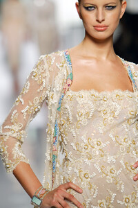 1058459738_EmanuelUngaro2003HauteCouture292.thumb.jpg.b8f8439ed940330bd887952ec26cfc04.jpg