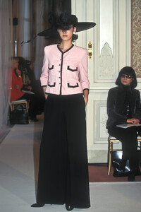 1060345122_Chanel1997HauteCouture90.thumb.jpg.e8d947b569f171e251be5ab123ab84a2.jpg