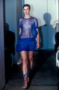 106881292_HelmutLang2000WomenRTW36.thumb.jpg.76ebc92e4c793e61f7947f85d7787fb5.jpg