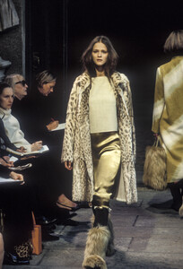 CARMEN KASS.K29126AR SD0214.2003 FALL FASHION WEEK: CALVIN KLEIN FALL  FASHION SHOW AT MILK STUDIOS IN NEW YORK New York. / 2003(Credit Image: Â©  Andrea Renault/Globe Photos/ZUMAPRESS.com Stock Photo - Alamy