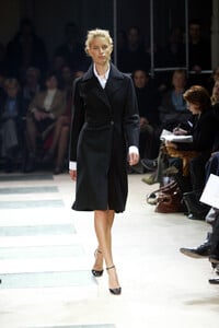 1074941295_AzzedineAlaia2003WomenRTW1.thumb.jpg.cc1d2fbd7d3b6639e1f195a60dec6401.jpg