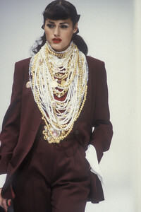 1084947082_DolceGabbana1992WomenRTW120.thumb.jpg.b6fa78d7d61667f9cf7d436ca25cfa9d.jpg