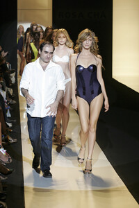 1107601486_RosaCha2008WomenRTW154.thumb.jpg.29d291a14a07272014e8108339c4b9a0.jpg