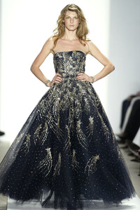 1110603550_OscardelaRenta2004WomenRTW58.thumb.jpg.fc3eb93e3d87b18a5fe4591d2e6c7db8.jpg