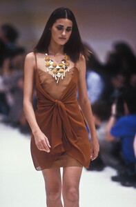 1116074987_Byblos1991WomenRTW33.thumb.jpg.aecbdcb45b01cb0942be7a7116553310.jpg