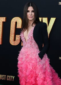 1125252750_gorgeoussandrabullockineliesaabdressatthelostcitylapremiere20229.thumb.jpeg.a0a474f420ee31910da70e431ab77e2b.jpeg