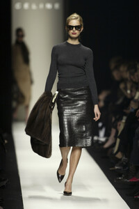 1137326230_Celine2004WomenRTW1.thumb.jpg.4f0c3218c1463731754b44ff871c456d.jpg