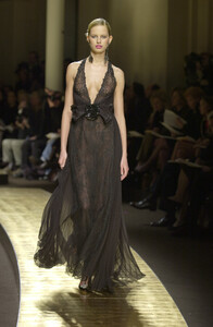 1143811670_Valentino2001HauteCouture147.thumb.jpg.220c309b1fc43ad68a51833c4c55e1ac.jpg