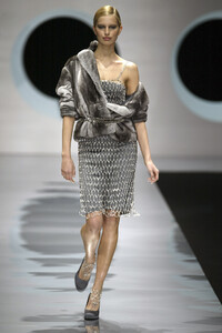 115300085_PacoRabanne2004WomenRTW43.thumb.jpg.5e1c45f148926184000fff30d69db5a9.jpg