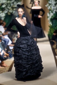 11786222_YvesSaintLaurent2000HauteCouture151.thumb.jpg.b6d09826e3be6d57a071c75af1e9b2e7.jpg