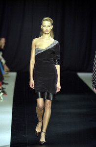 1182768579_CostumeNational2001WomenRTW13.thumb.jpg.5514dbab1905b43ff7a185930a4cf721.jpg