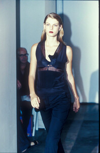 1206532908_HelmutLang2000WomenRTW3.thumb.jpg.945fc395f9c70104ab0188fd376ce0b2.jpg