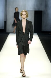 121613102_DonnaKaran2001WomenRTW69.thumb.jpg.5c2a5491d854e6c01b92f19d6cf72ba3.jpg