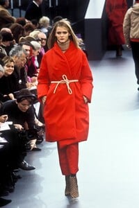 1225076313_LouisVuitton1999WomenRTW22.thumb.jpg.837c8d7042512f038bfeb3734af86acd.jpg